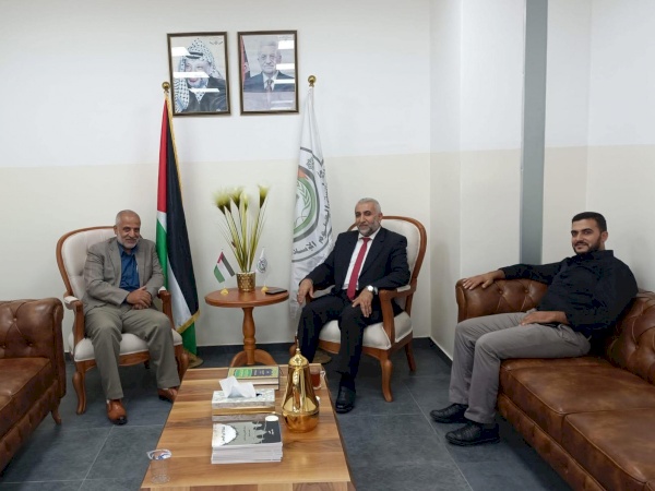 استقبال الأستاذ الدكتور خالد مصطفى السراحنة عميد الكلية في الظاهرية التابعة لوزارة الأوقاف والشؤون الدينية