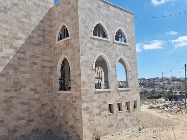 بفضل الله تعالى ثم أهل الخير يستمر العطاء والبناء لوجه الله تعالى، ونسأل الله التوفيق إن شاء الله.