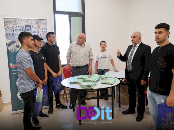 كلية العلوم الإسلامية في الظاهرية تشارك في معرض بوابة المستقبل في يطا 