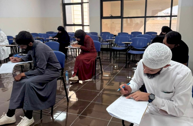 عقد الامتحان الكتابي للتلاوة والتجويد لمن اجتاز الامتحان الشفوي .